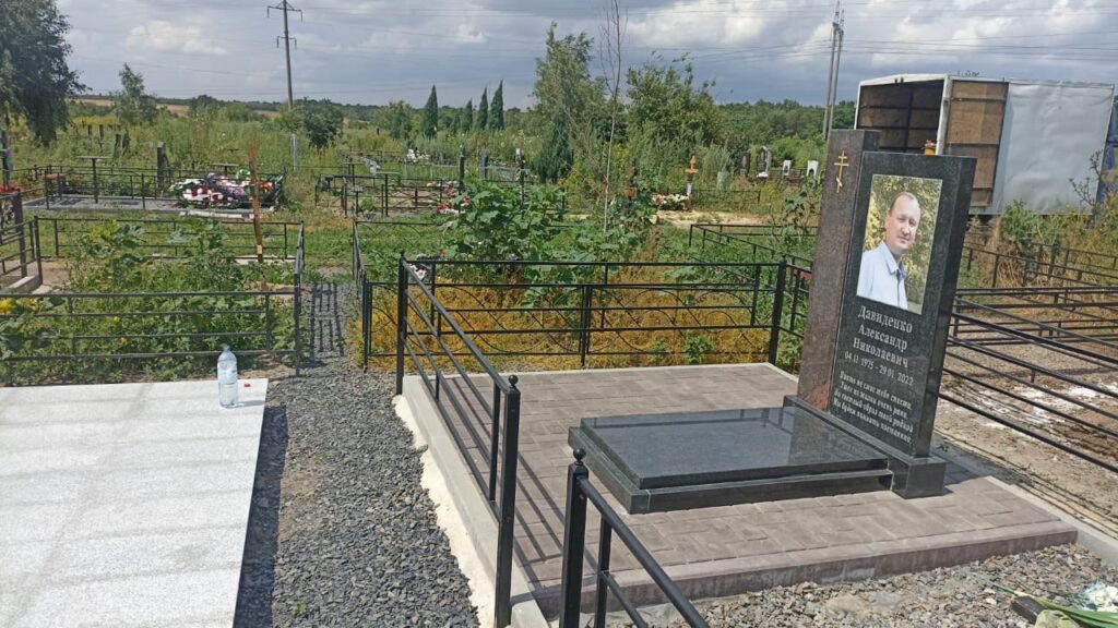 Готовый мемориальный комплекс "Твердость памяти" №28