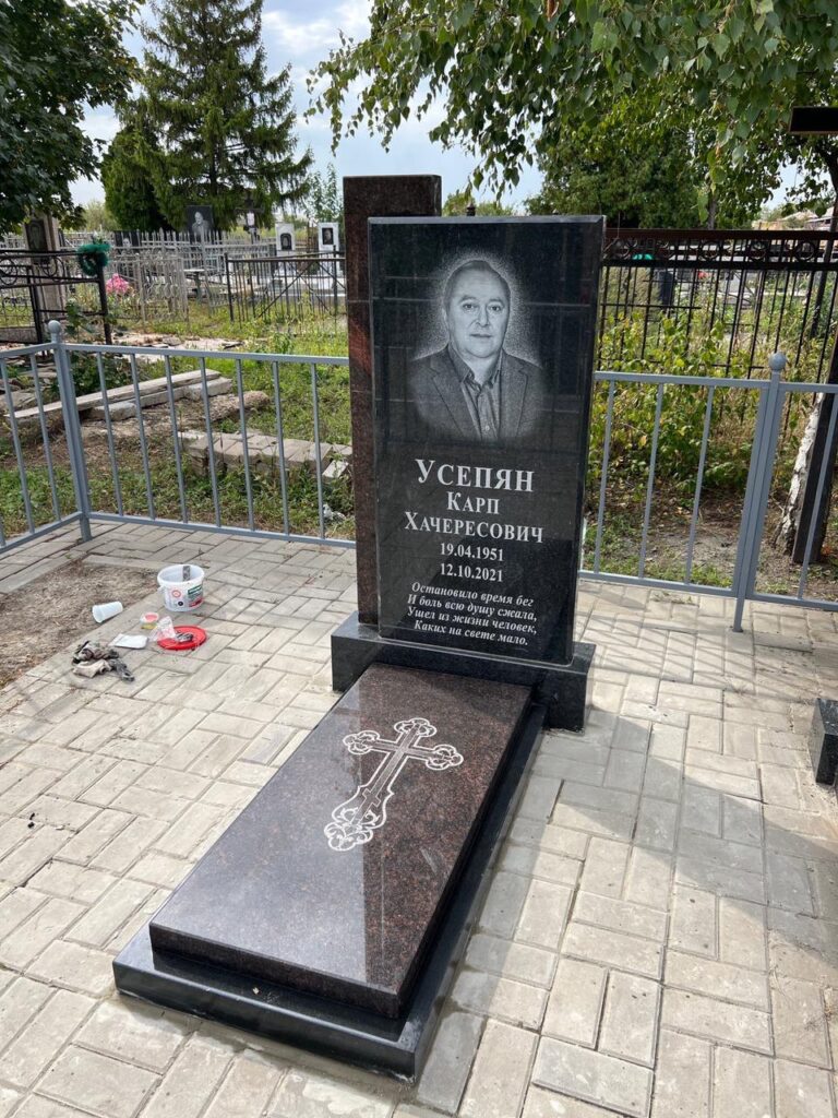 Готовый мемориальный комплекс №50 "Твердость памяти"
